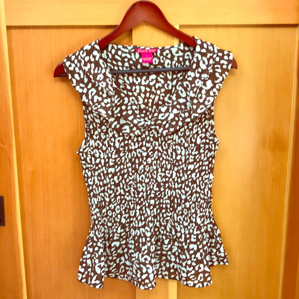 Sleeveless ruffle neckline brown and cream top